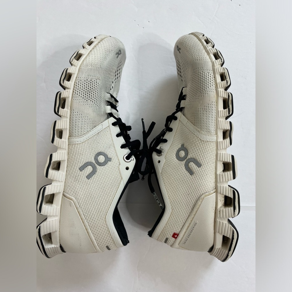 On On Cloud Running Sneakers Women Size 8 White and Black - Picture 5 of 8
